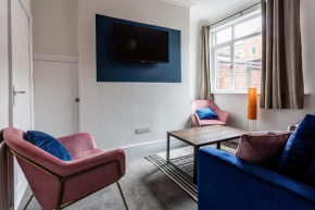 Modern 3-Bed Home for Groups Sleeps Up to 8